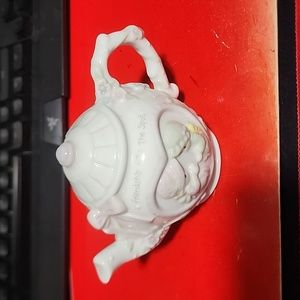 1993 Precious Moments mini musical teapot "Friendship Hits the Spot"
